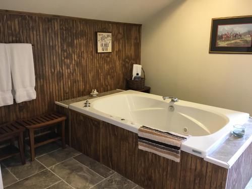 Oak Valley Inn and Suites
