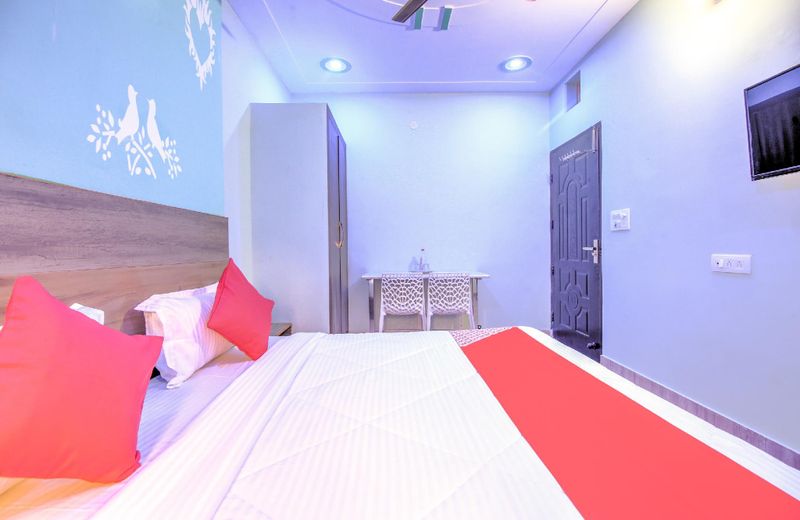 OYO 76145 Hotel Sky Blue