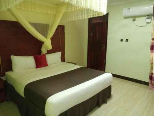 Strikers Hotel