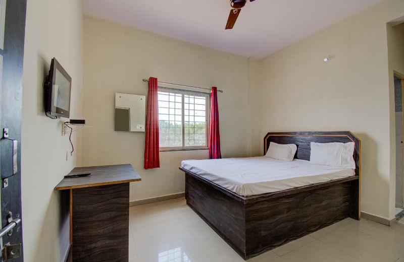 SPOT ON 71130 Hotel Shiv Krupa