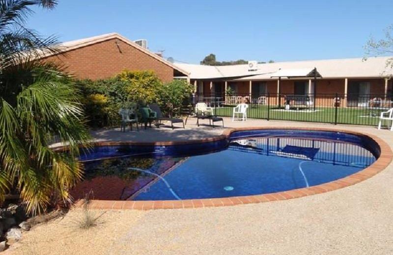 Ashleigh Court Motor Inn and Cabins