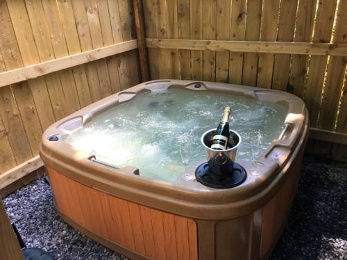 Snowdrop 9 Hot Tub-Woodlandlodges-Pembrokeshire
