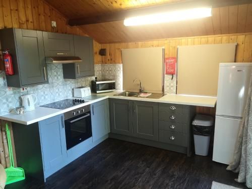 Snowdrop 9 Hot Tub-Woodlandlodges-Pembrokeshire