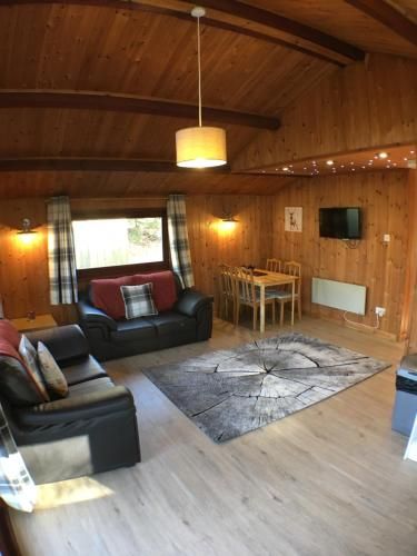 Snowdrop 13-Hot Tub-Woodlandlodges-Carmarthenshire