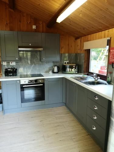 Snowdrop 13-Hot Tub-Woodlandlodges-Carmarthenshire
