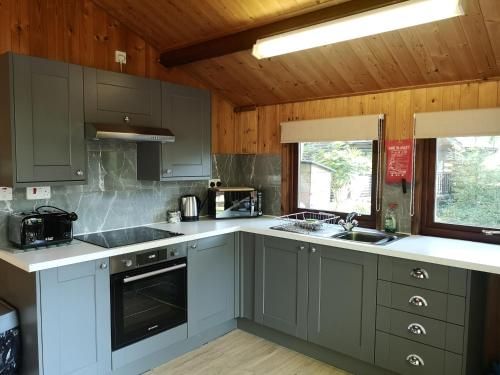 Snowdrop 13-Hot Tub-Woodlandlodges-Carmarthenshire