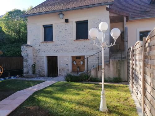 Maison de 2 chambres avec jardin clos et wifi a Sainte Genevieve les Gasny