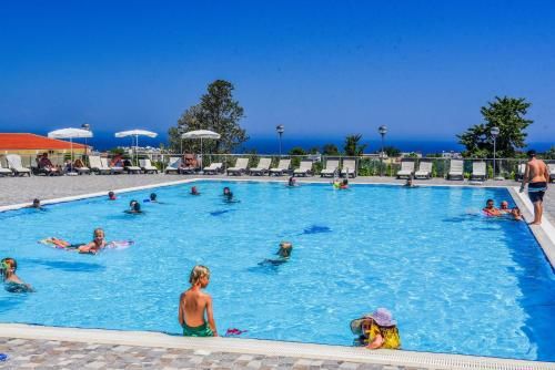 RIVERSIDE HOTEL & Pools & Beach