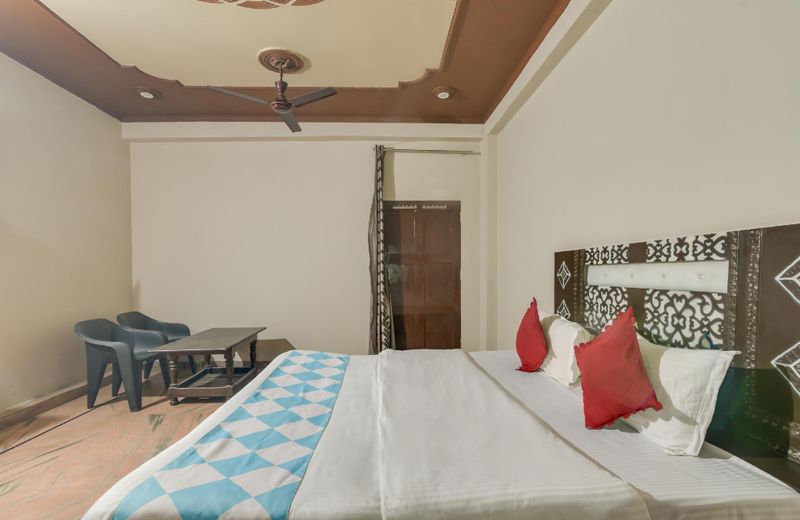 OYO 77799 Ajeet Star Guest House Homes Stays