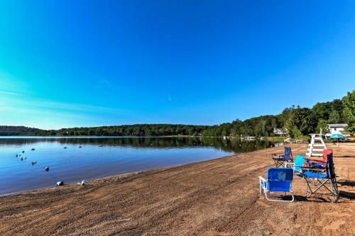 Home with Sunroom and Access to Arrowhead LK Amenities!