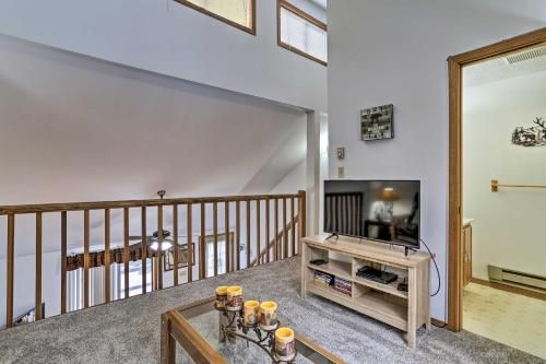 Cozy Getaway with Arrowhead Lake Community Amenities!