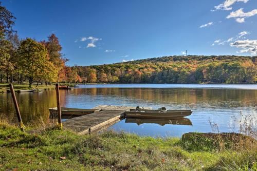 Pleasant Poconos Retreat - Walk to Locust Lake!