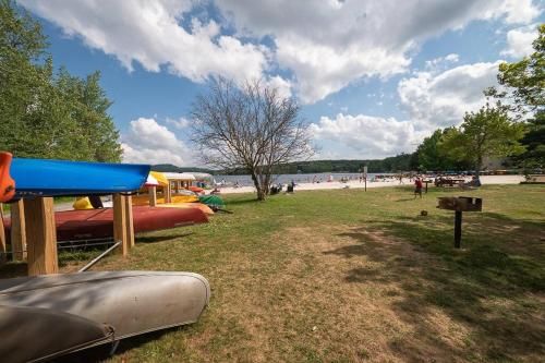 Mountain Mommas at Arrowhead Lake PA a family vacation home