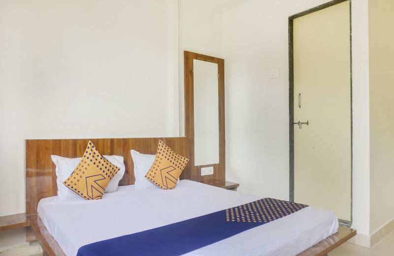 SPOT ON 75926 Laxmi Lodge