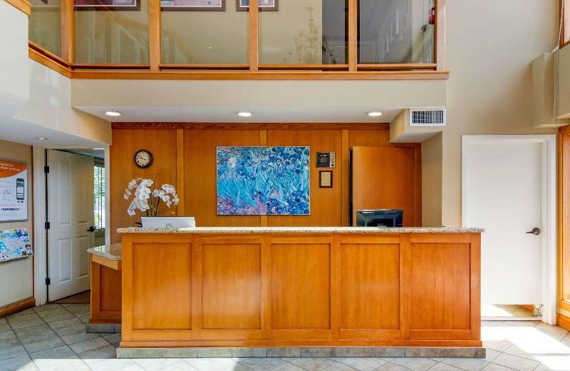 Econo Lodge Inn & Suites N. Vancouver