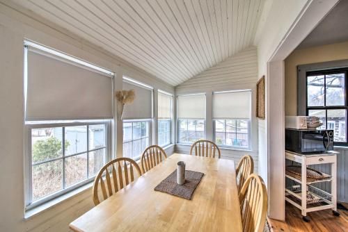 Charming Cottage with Terrace, Walk to Harbor!