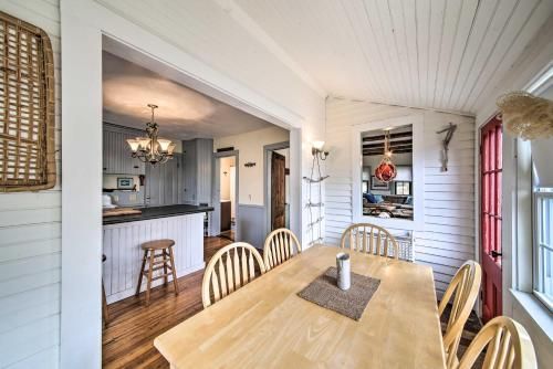 Charming Cottage with Terrace, Walk to Harbor!