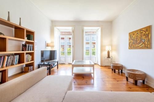 GuestReady - Bright Family Home with Private Rooftop Terrace in Alcantara