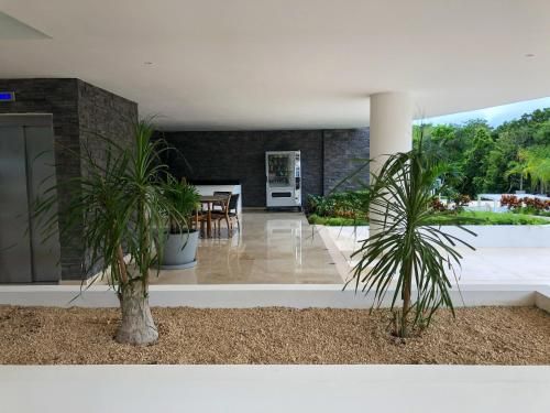 Luxury family condo for 6 guests with balcony and rooftop pool facilities