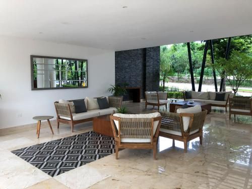 Luxury family condo for 6 guests with balcony and rooftop pool facilities