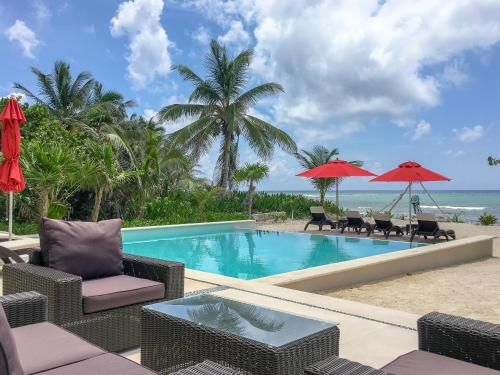 Luxury family condo for 6 guests with balcony and rooftop pool facilities