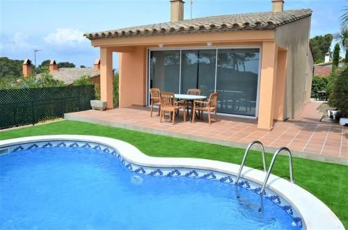 Fornells de la Selva Villa Sleeps 6 Pool Air Con