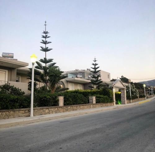 Three Stars Hotel