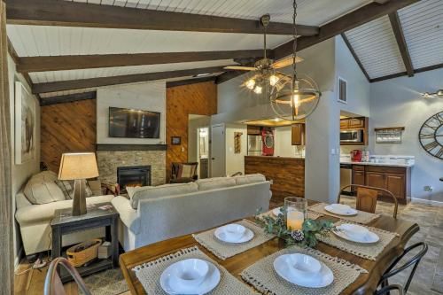 Bobcat Bungalow with Porch, Fire Pit and Treehouse!