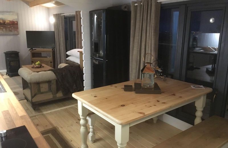 Secret Lodge by Cardiff Holiday Homes