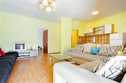 Sandra's Sunny Guest House