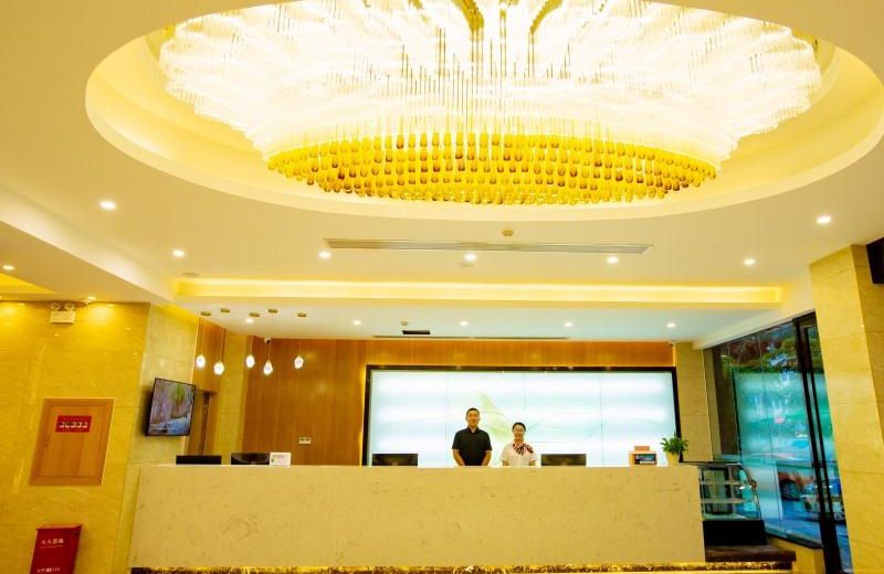 Green Tree Inn Express Hainan Danzhou General Bus Station