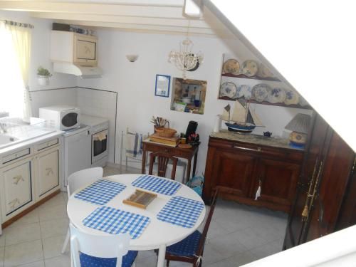 Maison de 2 chambres avec jardin clos et wifi a Cleden Cap Sizun a 4 km de la plage