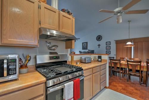 Munds Park Home with 3 Decks - Great Wooded Location