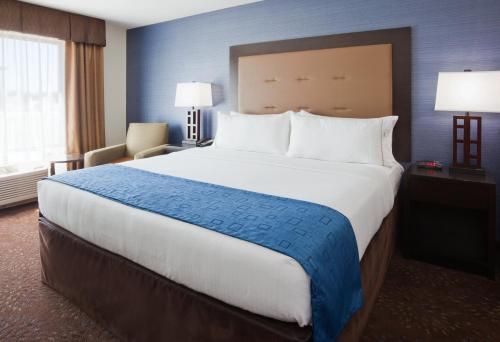 Holiday Inn Express & Suites Fort Dodge, an IHG Hotel