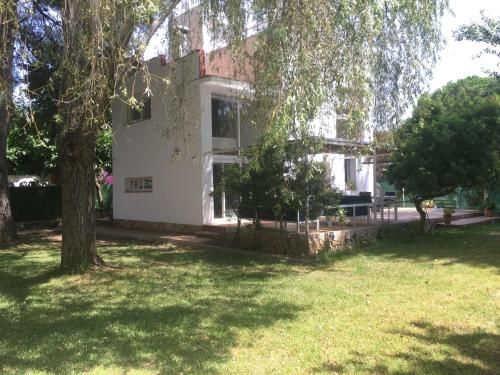Casa con gran jardín cerca de la playa – BAIX 5 personas