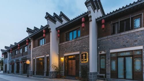 Floral Hotel Yungui Confucius Temple