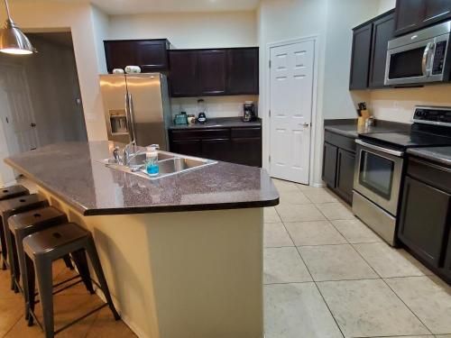 Phoenix III, Minutes to Airport and Downtown