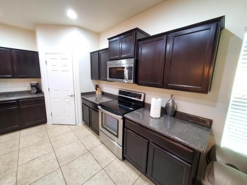 Phoenix III, Minutes to Airport and Downtown