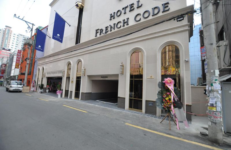 Hotel French Code