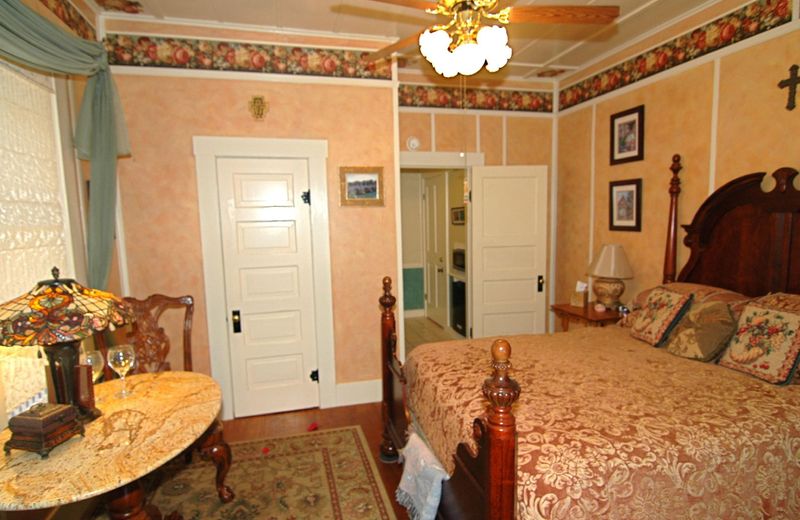 Southern Charm Lodging Bed and Breakfast