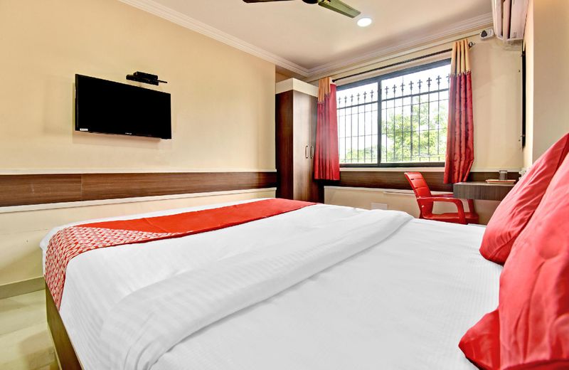 OYO 71114 Sai Shradha Lodging