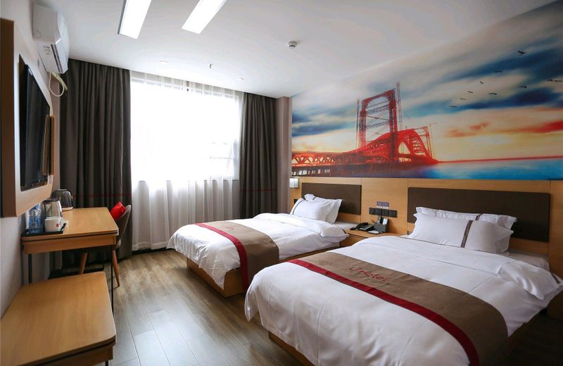 Thank Inn Hotel Jiangxi Ganzhou Huichang County Tongluowan Square