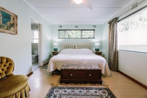 Parrot Peek Inn