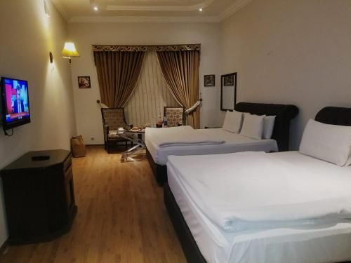 HOTEL THE ONE