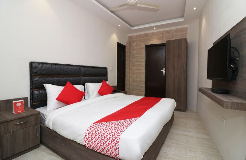 OYO Flagship 76827 Priya Stays