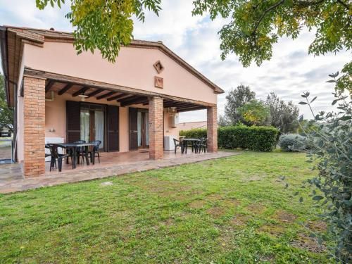 Cosy Holiday Home in Rispescia-Grosseto with Terrace