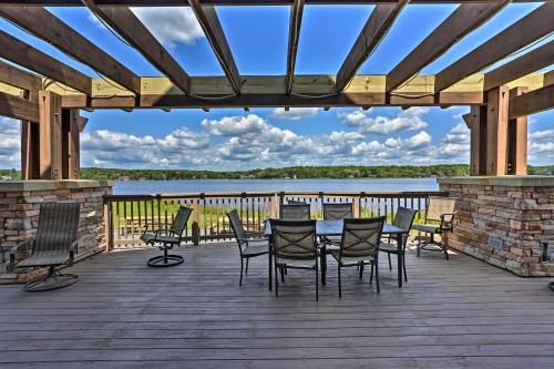 Cozy Poconos Chalet with Fire Pit and Spacious Deck!