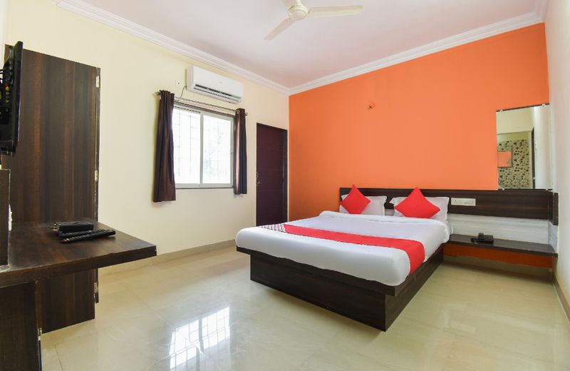 OYO 43302 Hotel Sargam