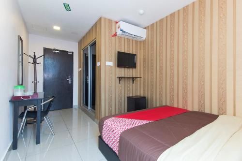 OYO 439 Night Queen Hotel