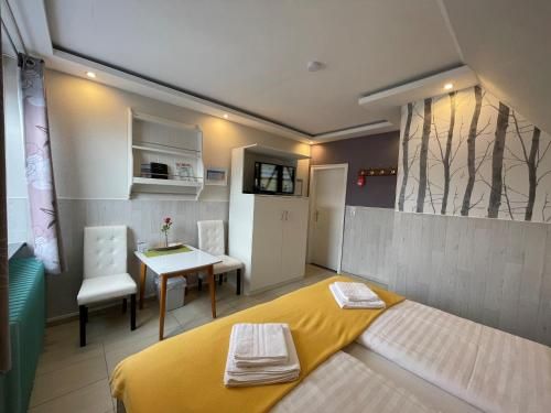 Hotel Kenny & Henry